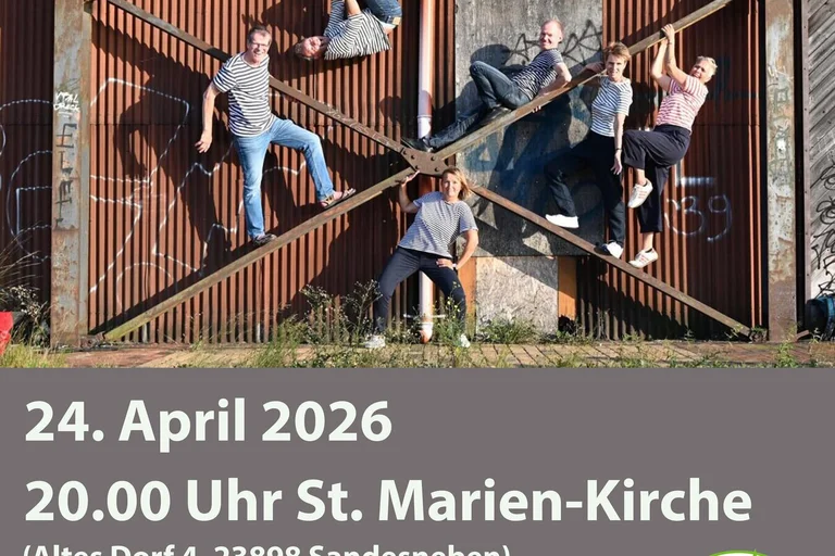 Sechs Personen, die an einem Industriebauwerk klettern