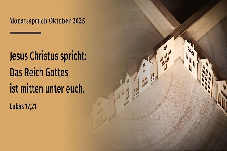 Schwarzerbibeltext auf beigen Hintergrund mit Häuserecke aus Holz