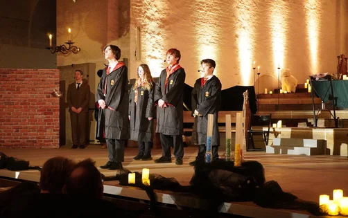 Szene aus dem Theater-Gottesdienst auf der Bühne.