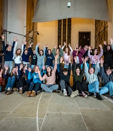 Junge Menschen freuen sich 