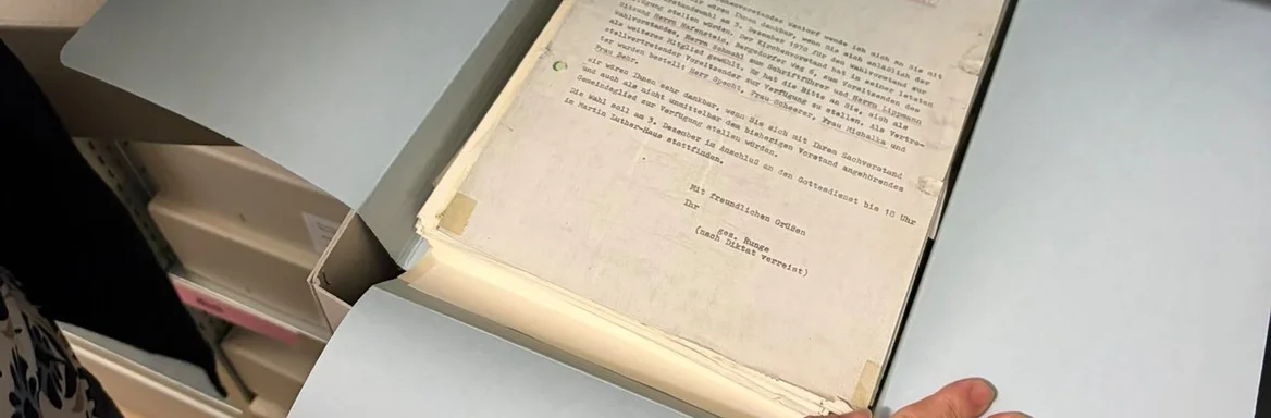 Blick auf ein Dokument im Archiv
