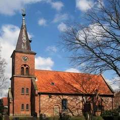 Außenansicht von St. Lorenz Schmilau von der Seite