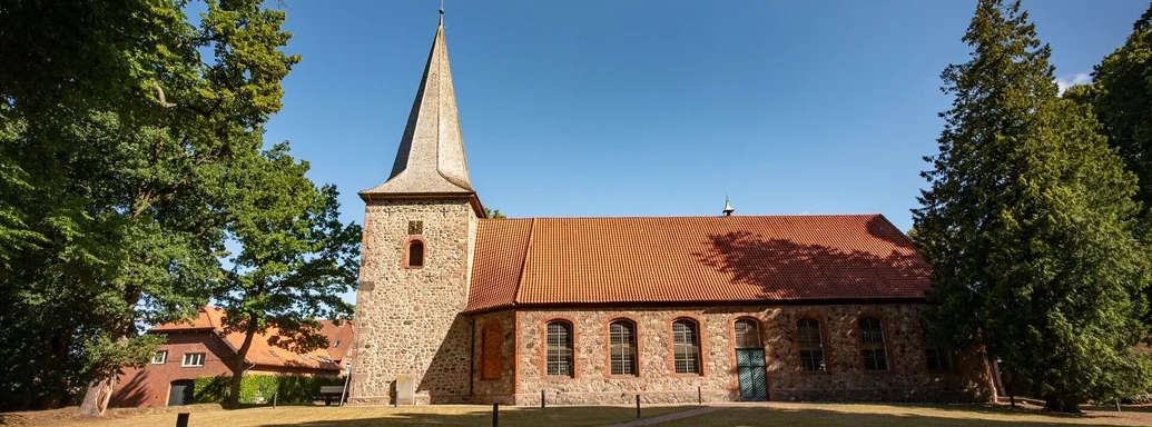 Kirchenbauhütte Siebenbäumen - Mitarbeitende bei der Arbeit