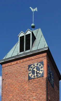 Nahansicht der Turmspitze der St-Bartholomäus-Kapelle Salem