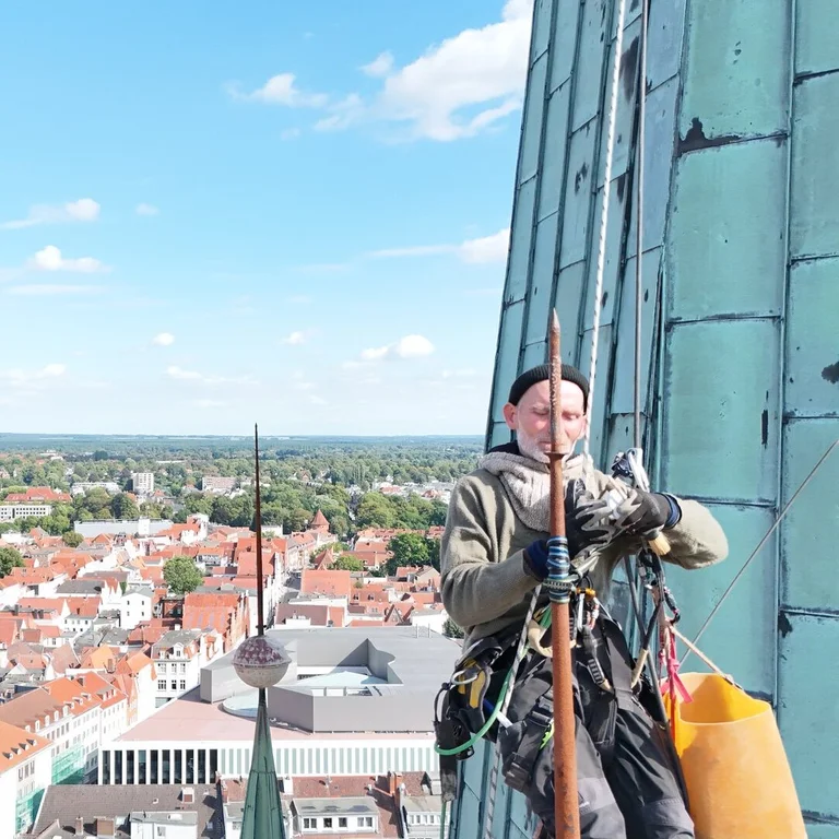 Blick auf Turmarbeiten an St. Petri Lübeck 