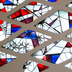 Kirchenfenster im Altarbereich der St. Philippus-Kirche Lübeck (Ausschnitt)